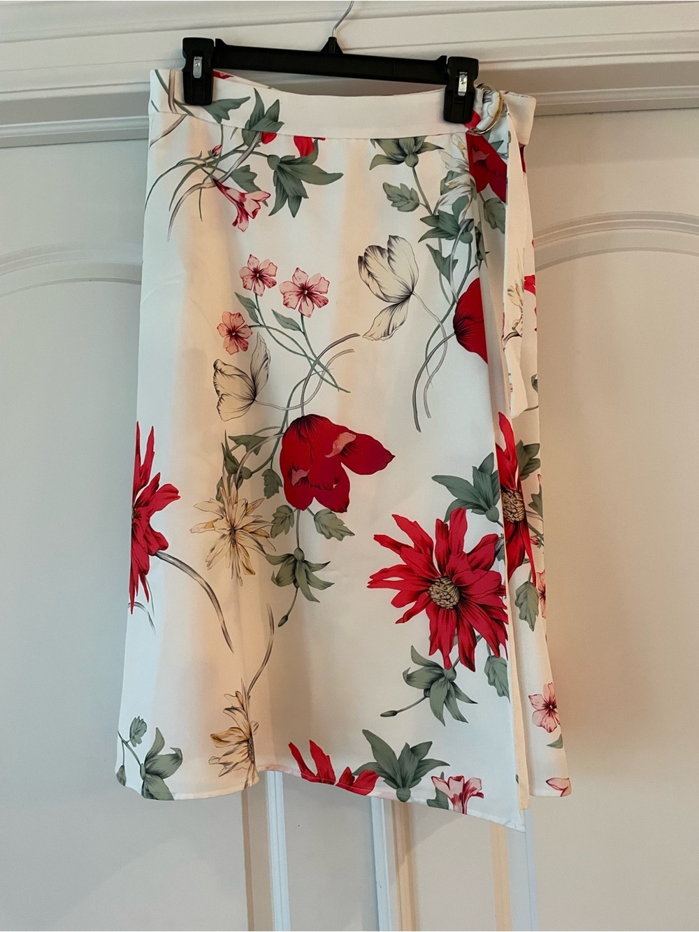 ANTONIO MELANI White A-Line Skirt with Red Floral Print